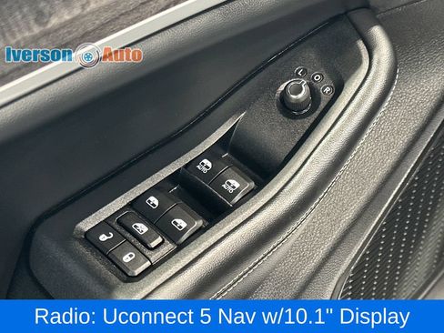 Used 2023 Jeep Grand Cherokee Limited AWD/4WD image 16
