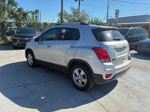 Used 2018 Chevrolet Trax LT w/ LT Convenience Package FWD image 5