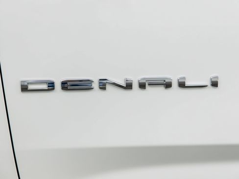 Used 2023 GMC Yukon XL Denali Ultimate image 14