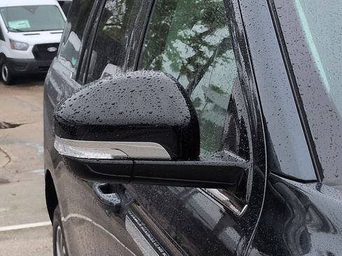 New 2026 Lincoln Navigator Premiere AWD/4WD image 12