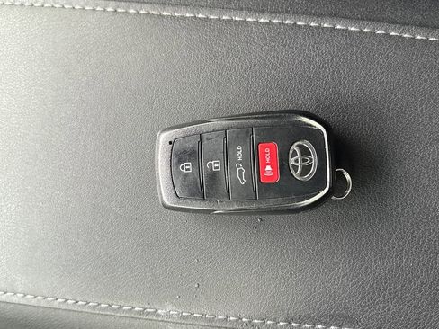 Used 2024 Toyota Venza LE image 29