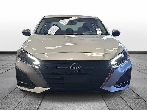 Used 2024 Nissan Altima 2.5 SV image 2