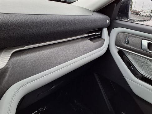 Used 2025 Ford Explorer Platinum w/ Ultimate Package image 22