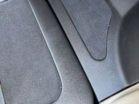 Used 2010 Chrysler Town & Country Touring image 60