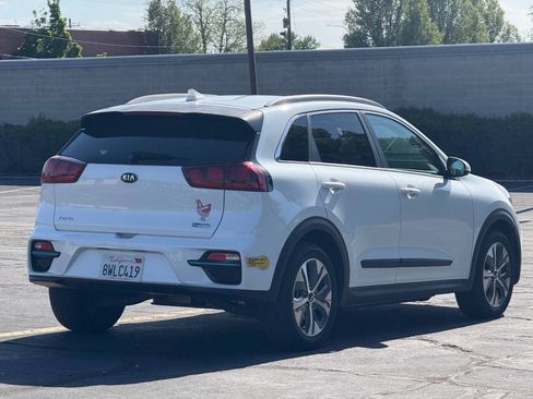 Used 2020 Kia Niro EX w/ Cold Weather Package FWD image 5