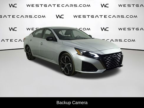 Used 2024 Nissan Altima 2.5 SR image 2