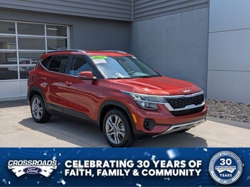 Used 2023 Kia Seltos S w/ Navigation Package FWD image 1