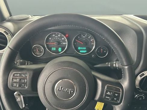 Used 2016 Jeep Wrangler Sahara w/ Dual Top Group AWD/4WD image 12