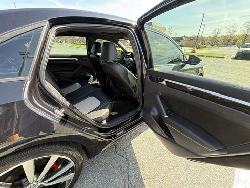 Used 2018 Volkswagen Passat 3.6 image 11