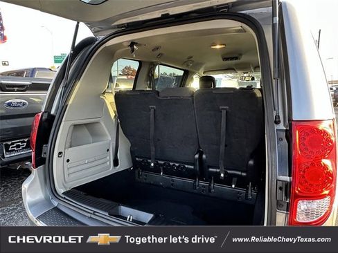 Used 2018 Dodge Grand Caravan SE w/ UConnect Hands-Free Group image 30