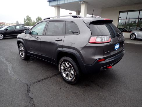 Used 2019 Jeep Cherokee Trailhawk image 3