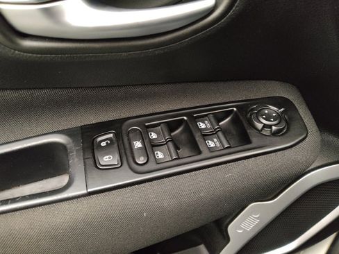Used 2020 Jeep Renegade Sport w/ Sport Appearance Group FWD image 27