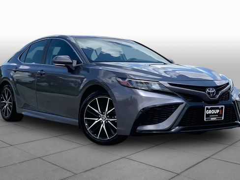 Used 2024 Toyota Camry SE w/ Cold Weather Package FWD image 3