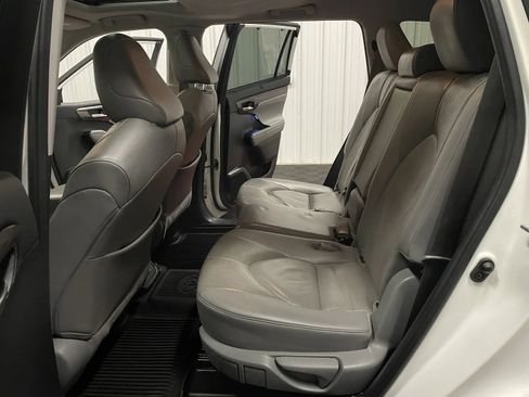 Used 2020 Toyota Highlander Limited image 41