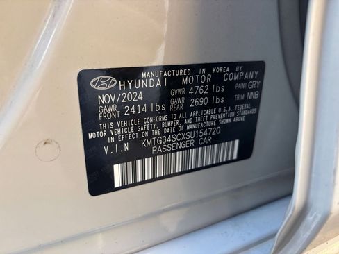 Used 2025 Genesis G70 2.5T image 29