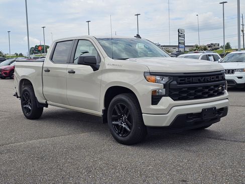 Used 2026 Chevrolet Silverado 1500 Custom RWD image 5