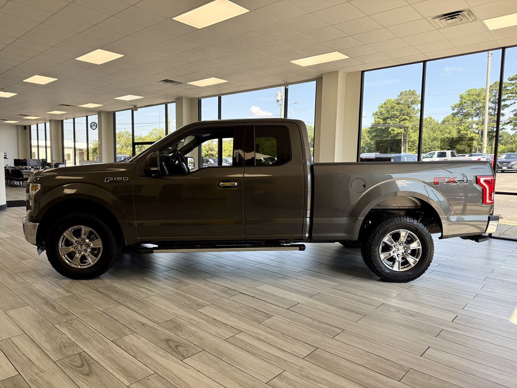 Used 2017 Ford F150 XLT w/ Equipment Group 302A Luxury AWD/4WD image 4