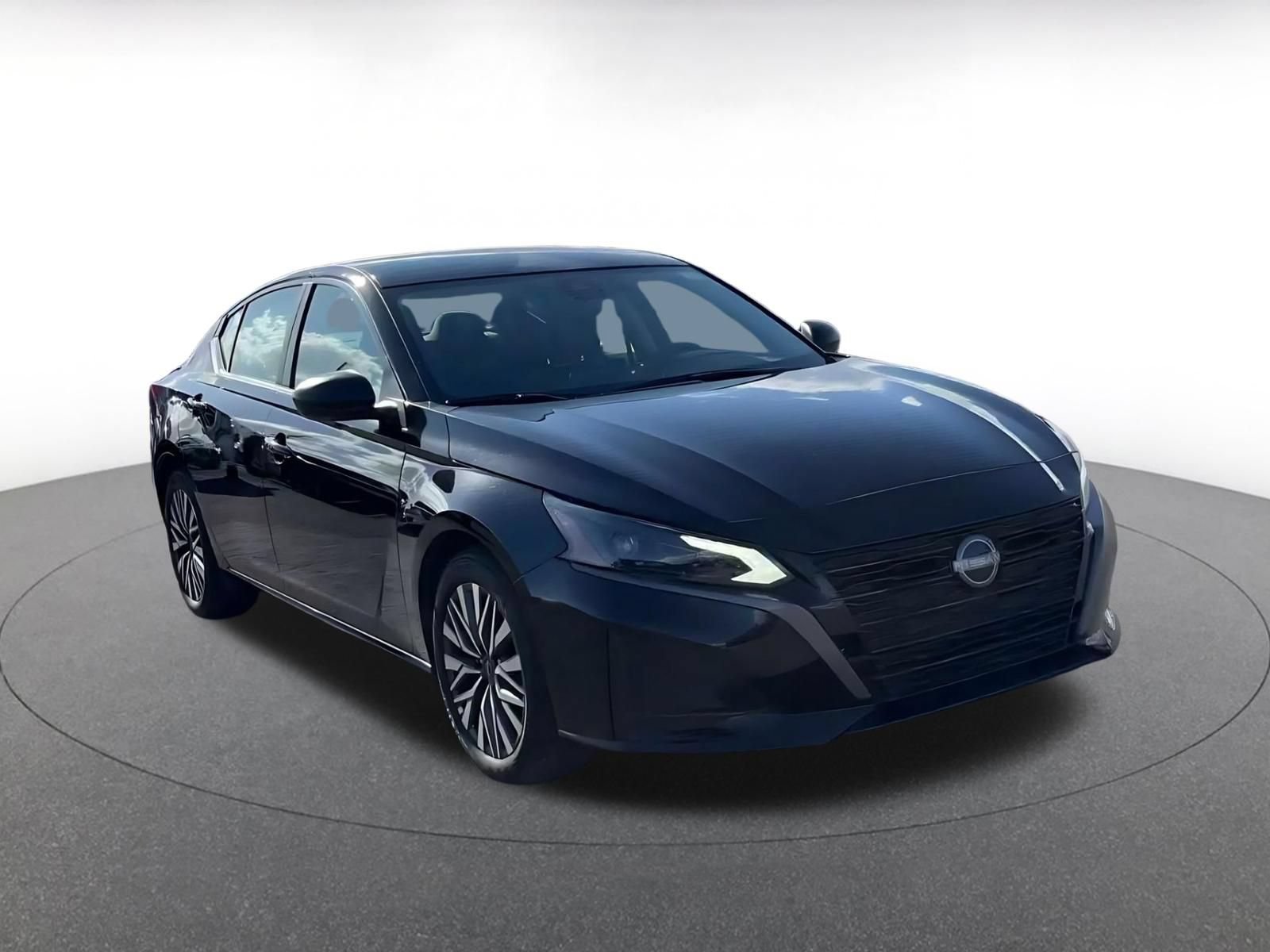 Used 2026 Nissan Altima 2.5 SV FWD image 3