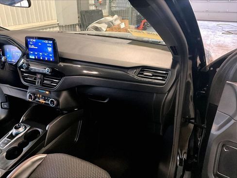 Used 2025 Ford Escape ST-Line image 13