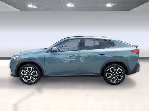 Used 2025 BMW X2 xDrive28i w/ Premium Package AWD/4WD image 2