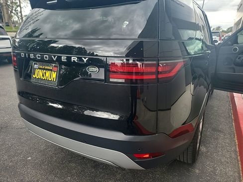 Used 2023 Land Rover Discovery S AWD/4WD image 4