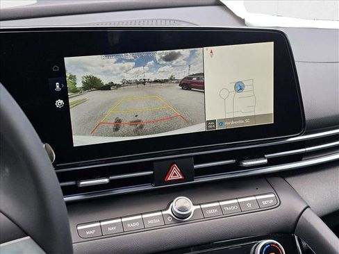 New 2025 Hyundai Elantra Limited FWD image 14