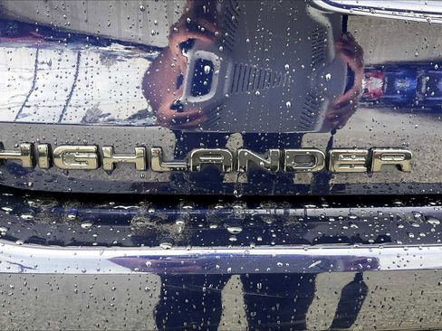 Used 2023 Toyota Highlander L image 9