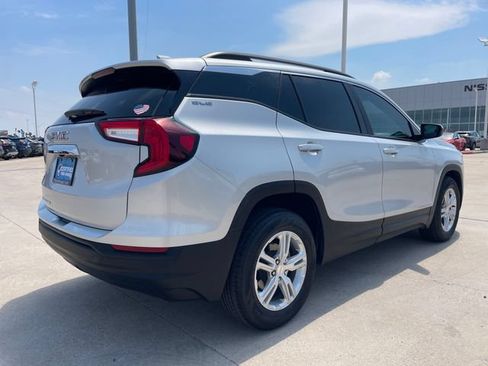Used 2022 GMC Terrain SLE w/ Driver Convenience Package FWD image 5