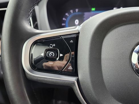 Used 2024 Volvo XC60 B5 Plus image 37