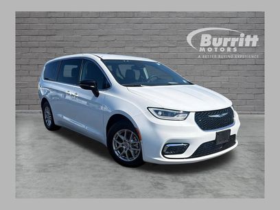 Used 2024 Chrysler Pacifica Touring-L