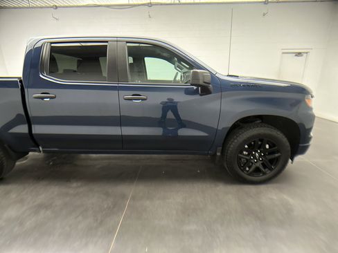 Used 2022 Chevrolet Silverado 1500 Custom w/ LPO, Dark Essentials Package AWD/4WD image 10