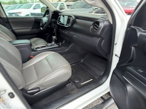 Used 2020 Toyota Tacoma SR AWD/4WD image 16
