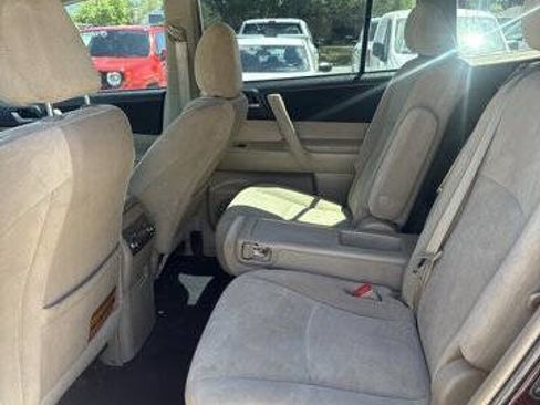 Used 2013 Toyota Highlander Plus AWD/4WD image 11