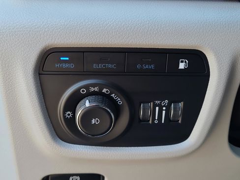 Used 2022 Jeep Grand Cherokee Overland w/ Advanced Protech Group III image 30