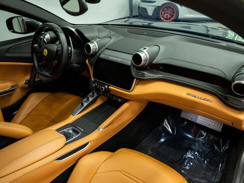 Used 2018 Ferrari GTC4Lusso AWD/4WD image 13