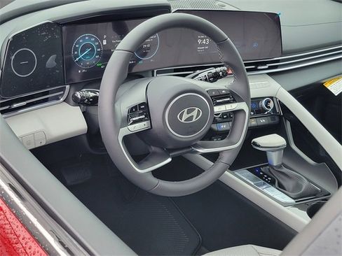 New 2025 Hyundai Elantra Limited image 3