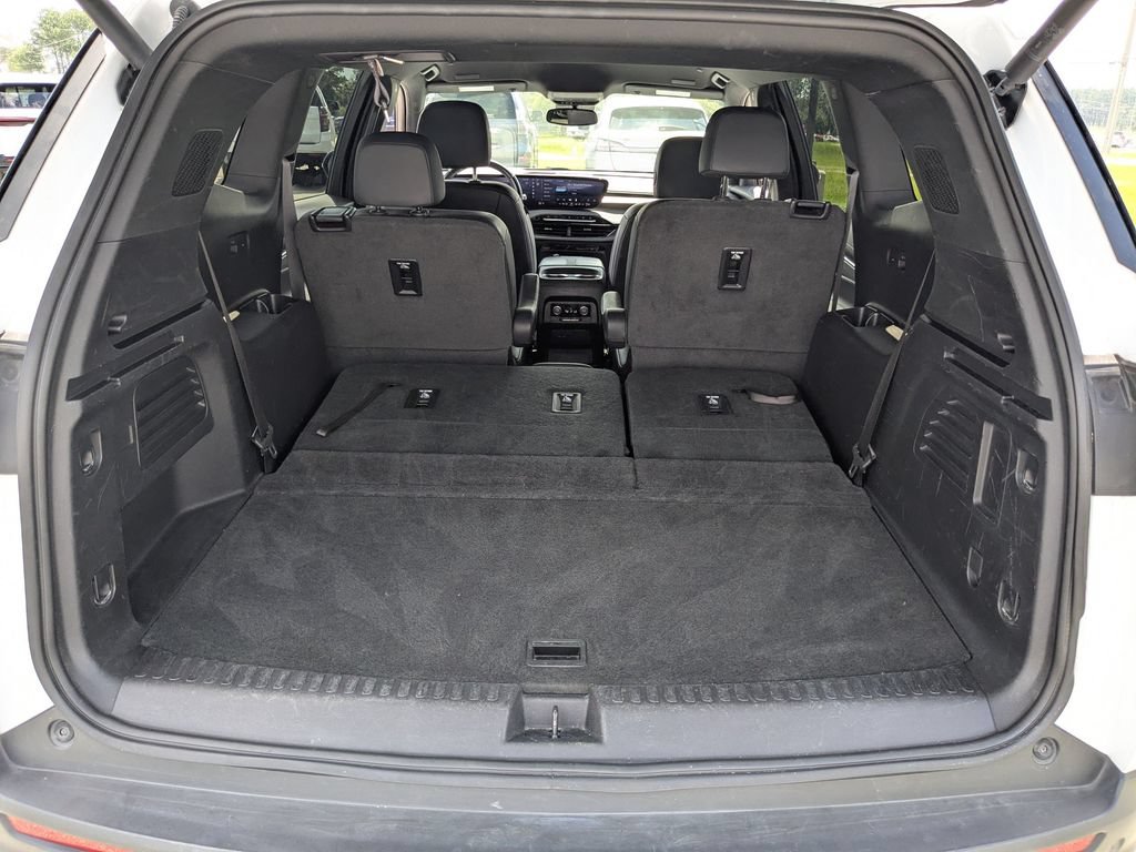 Used 2025 Buick Enclave Preferred FWD image 13