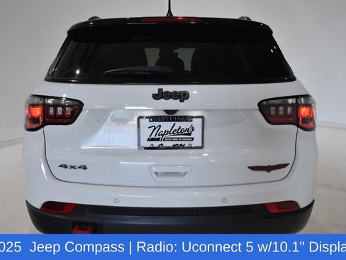 Used 2025 Jeep Compass Trailhawk AWD/4WD image 5