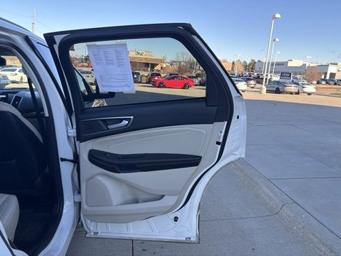 Used 2022 Ford Edge Titanium image 26