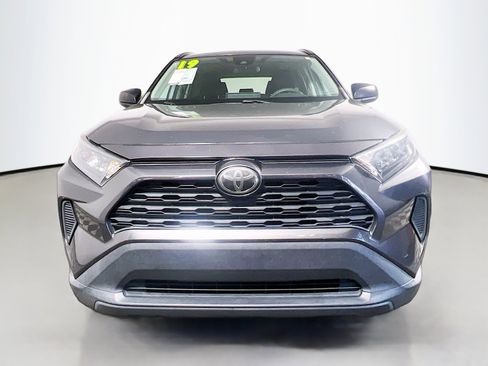 Used 2019 Toyota RAV4 LE image 11