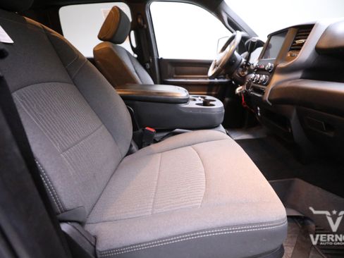 Used 2024 RAM 2500 Tradesman w/ Chrome Appearance Group image 11