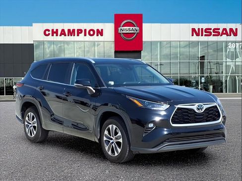 Used 2023 Toyota Highlander XLE image 1