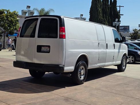 Used 2014 Chevrolet Express 2500 Extended RWD image 8
