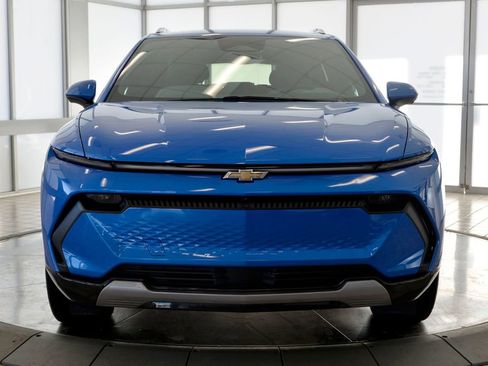 Used 2025 Chevrolet Equinox EV LT w/ Convenience Package II image 3