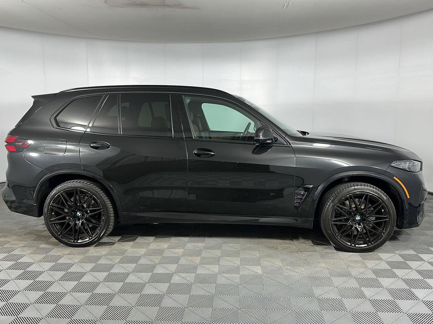 Used 2024 BMW X5 M Competition w/ Executive Package AWD/4WD image 36