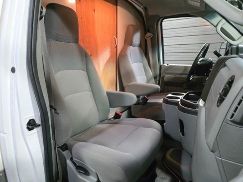 Used 2019 Ford E-450 and Econoline 450 Super Duty image 16