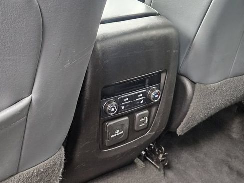 Used 2019 Buick Enclave Premium AWD/4WD image 11