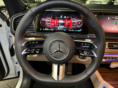 New 2026 Mercedes-Benz GLS 580 4MATIC image 28