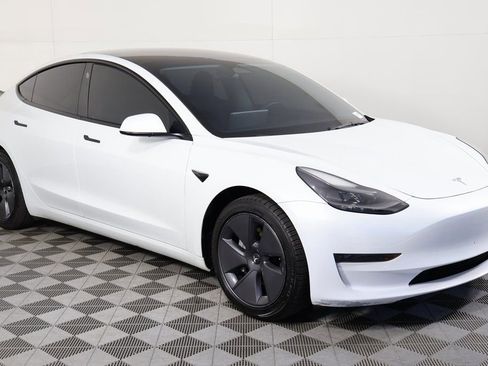 Used 2023 Tesla Model 3 Standard Range image 3