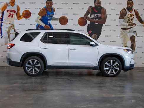 Used 2025 Honda Pilot Touring image 19